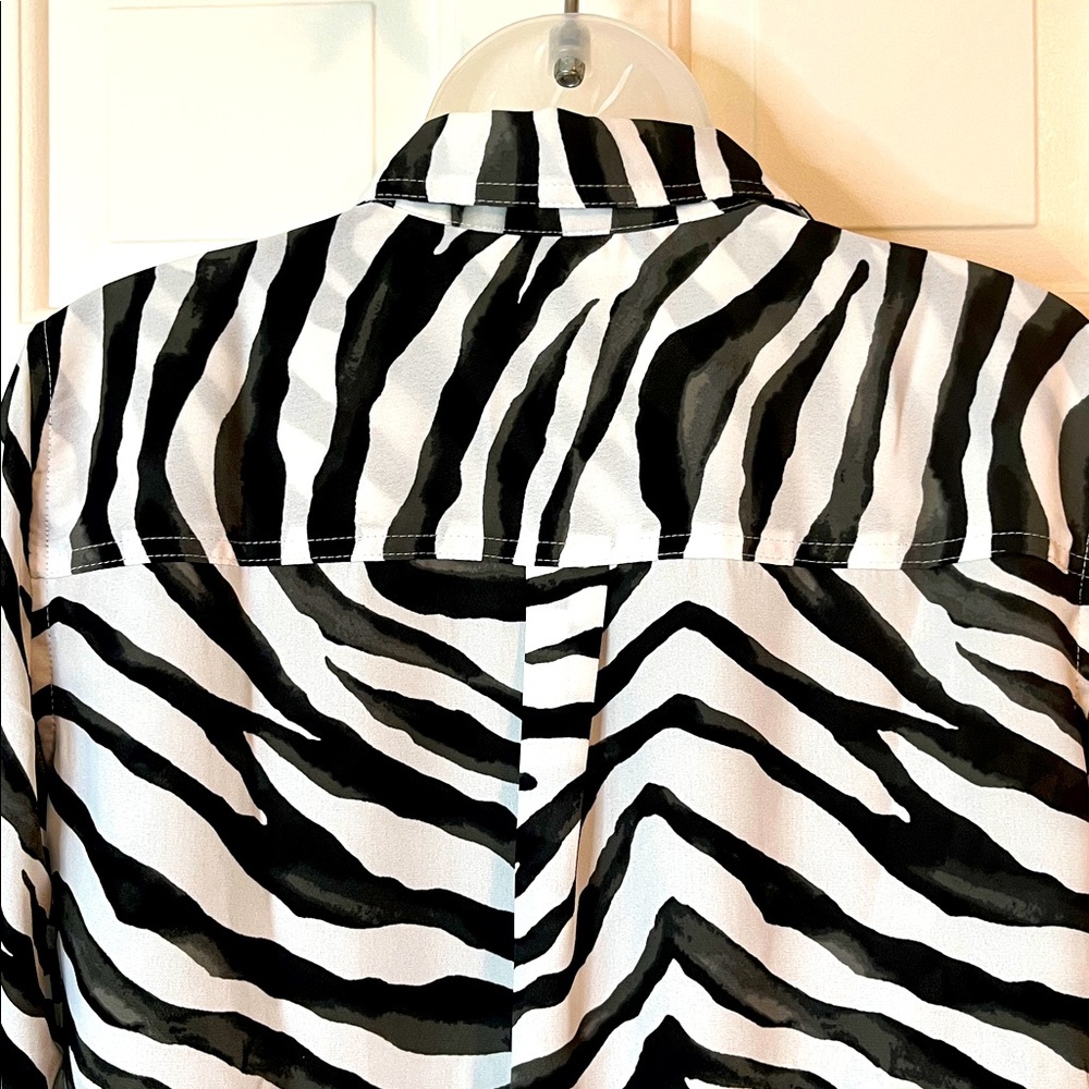 🌻Banana Republic Dylan classic fit, zebra button down long sleeve button cuff, M - Picture 8 of 11